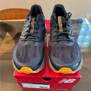 Mens New Balance DynaSoft Nitrel V5 Trail Running Shoes. Size 10.5. New in box.